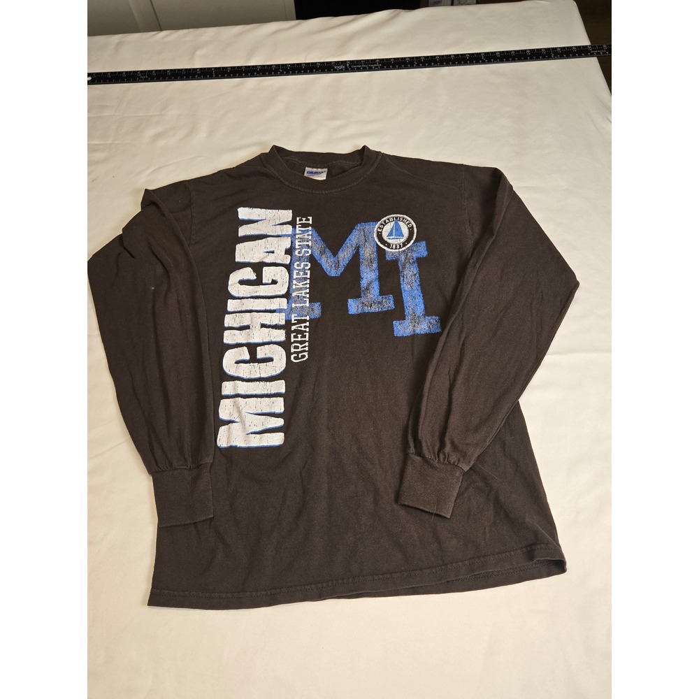 Gildan Long Sleeve Graphic Tee Mens Small Brown Excellent Michigan Great Lakes